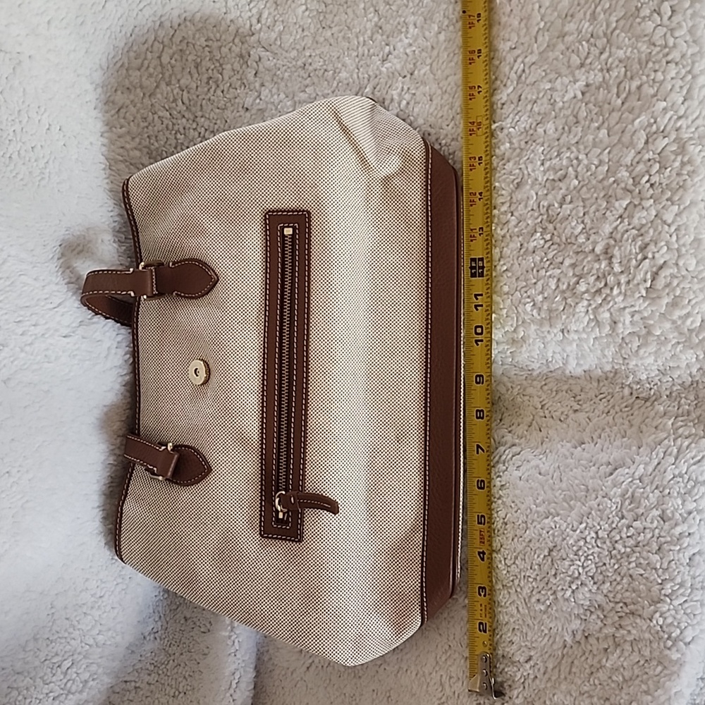 Dooney and Bourke purse - Picture 6 of 6